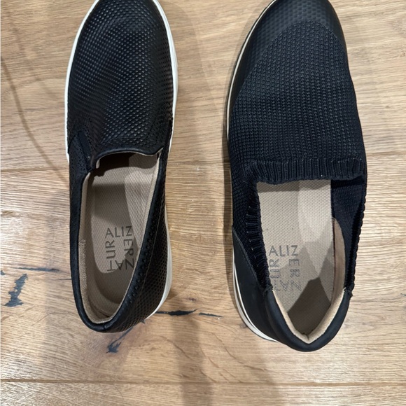 Naturalized, mismatched pair 8M. Black and White Sneakers - Picture 2 of 2